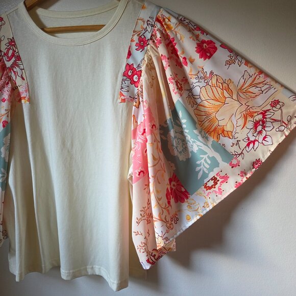 NEW W/O TAG SUPER CUTE BOHO FLORAL WIDE FLUTTER SLEEVES TOP SIZE M - Picture 3 of 15